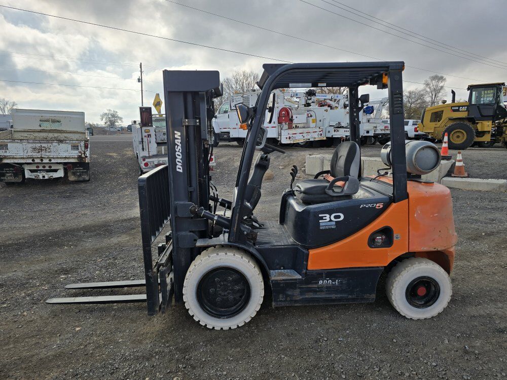 Doosan G30 5,000# Dual Fuel Forklift 1,300hrs