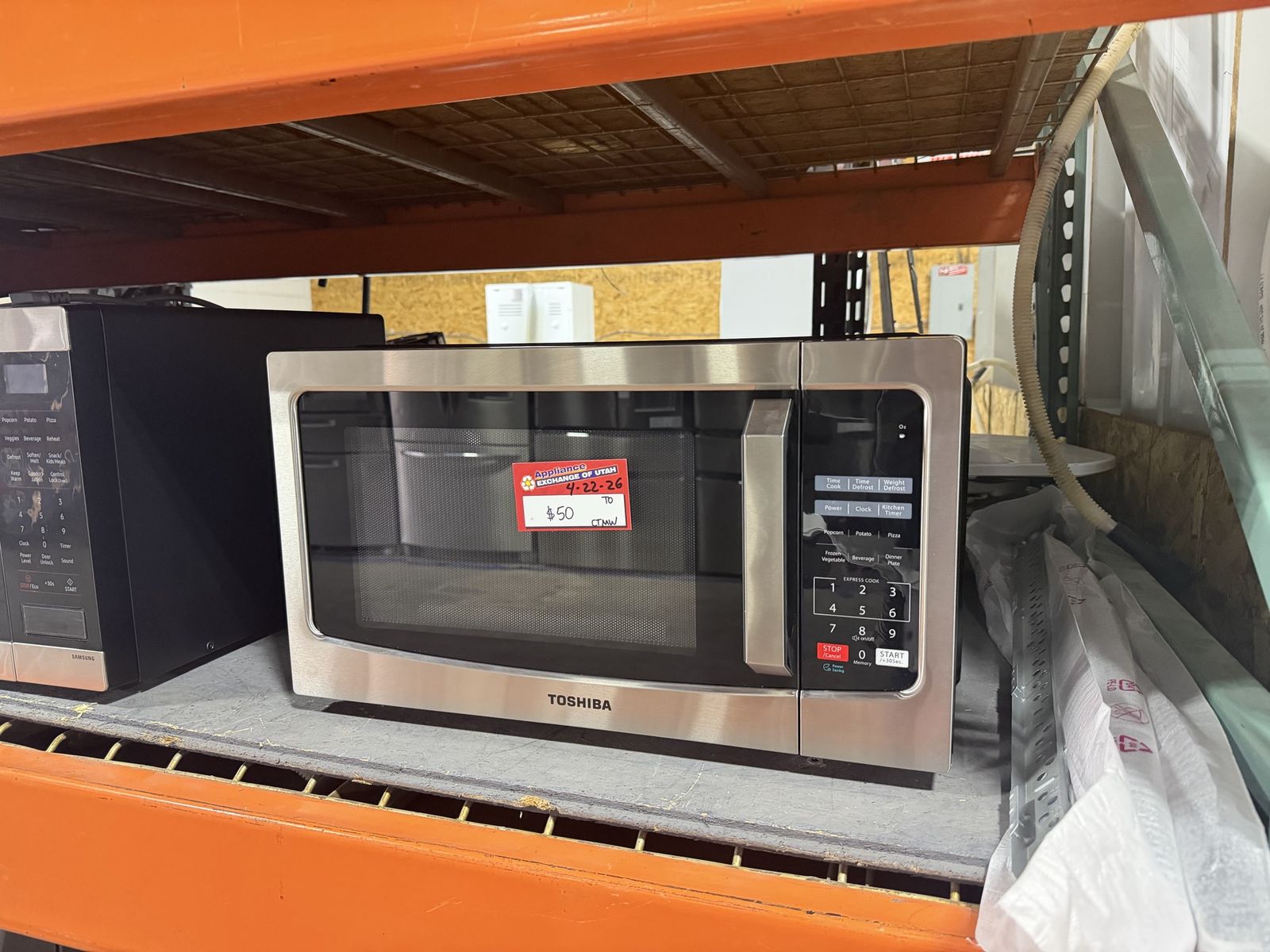 BEST DEALS AROUND! TOSHIBA COUNTERTOP MICROWAVE