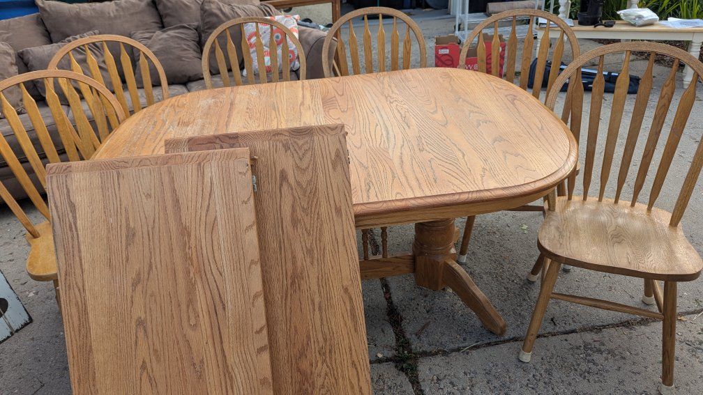 Oak Wood Extendable Dining Table & 6 Spindle Back Chairs - Light Brown Finish