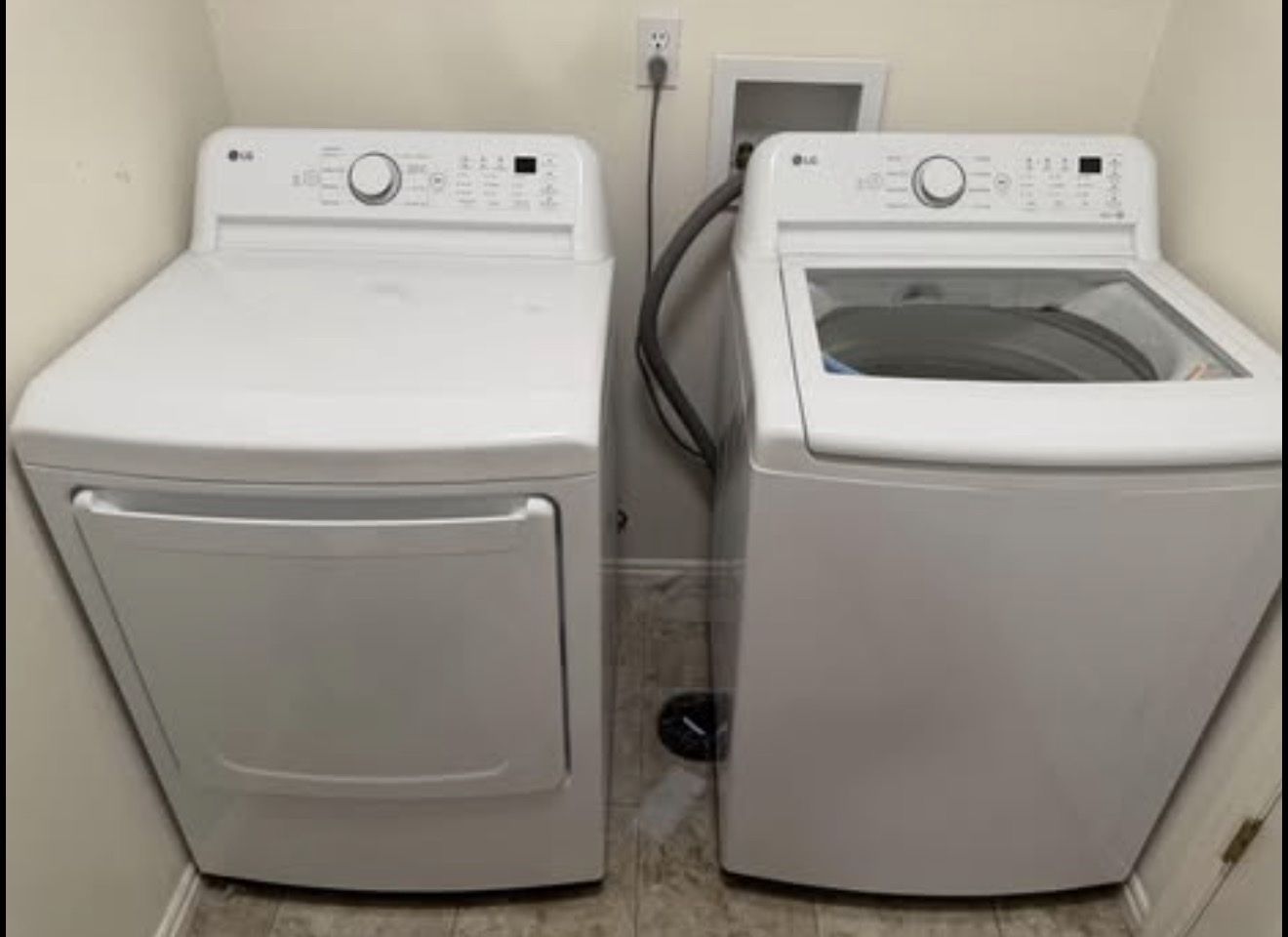 LG Top Load Electric Washer and Dryer Set in White - WT7005CW & DLE7000W