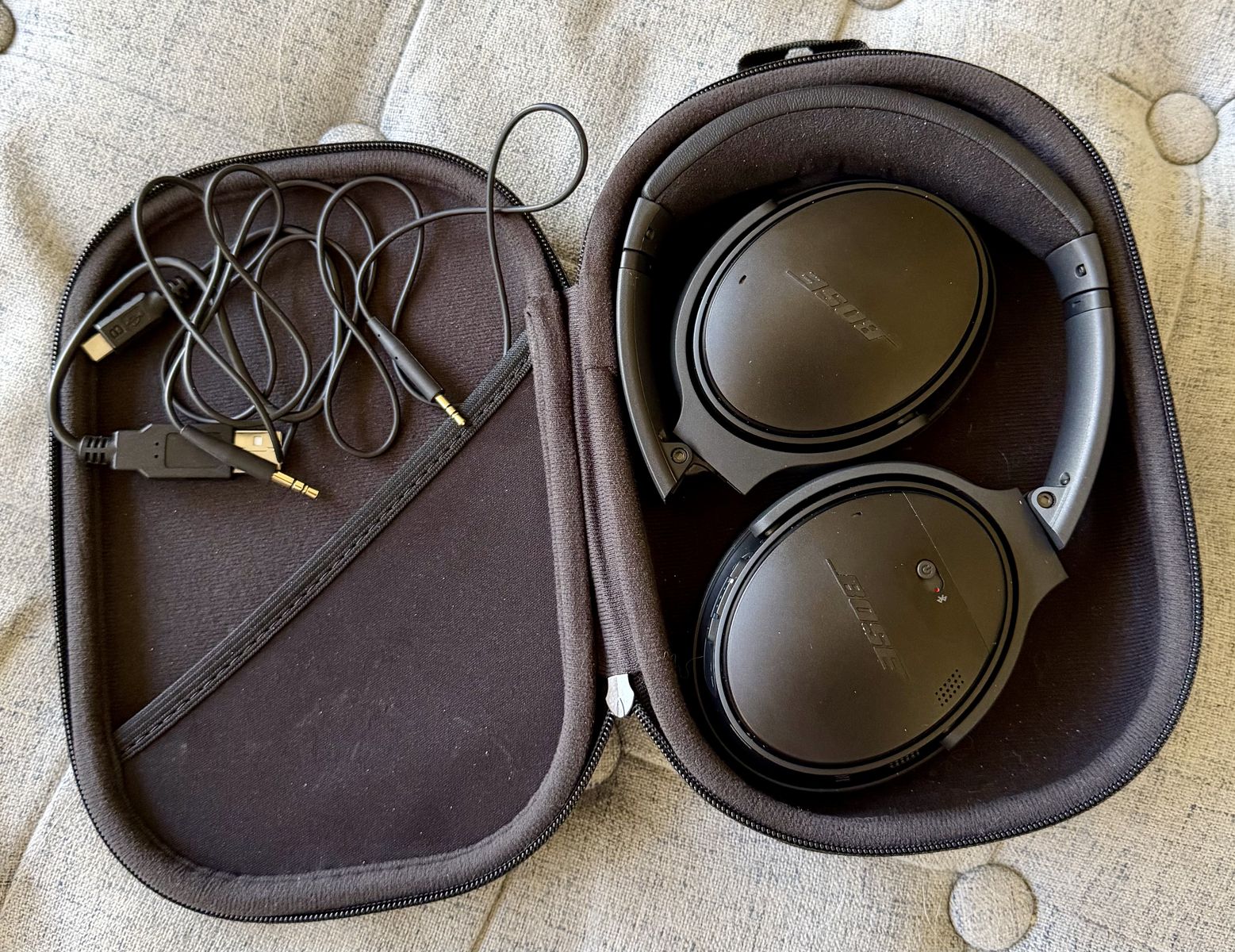 Bose QC35 Noise Cancelling Headphones - Mint Condition