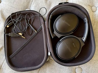 Bose QC35 Noise Cancelling Headphones - Mint Condition