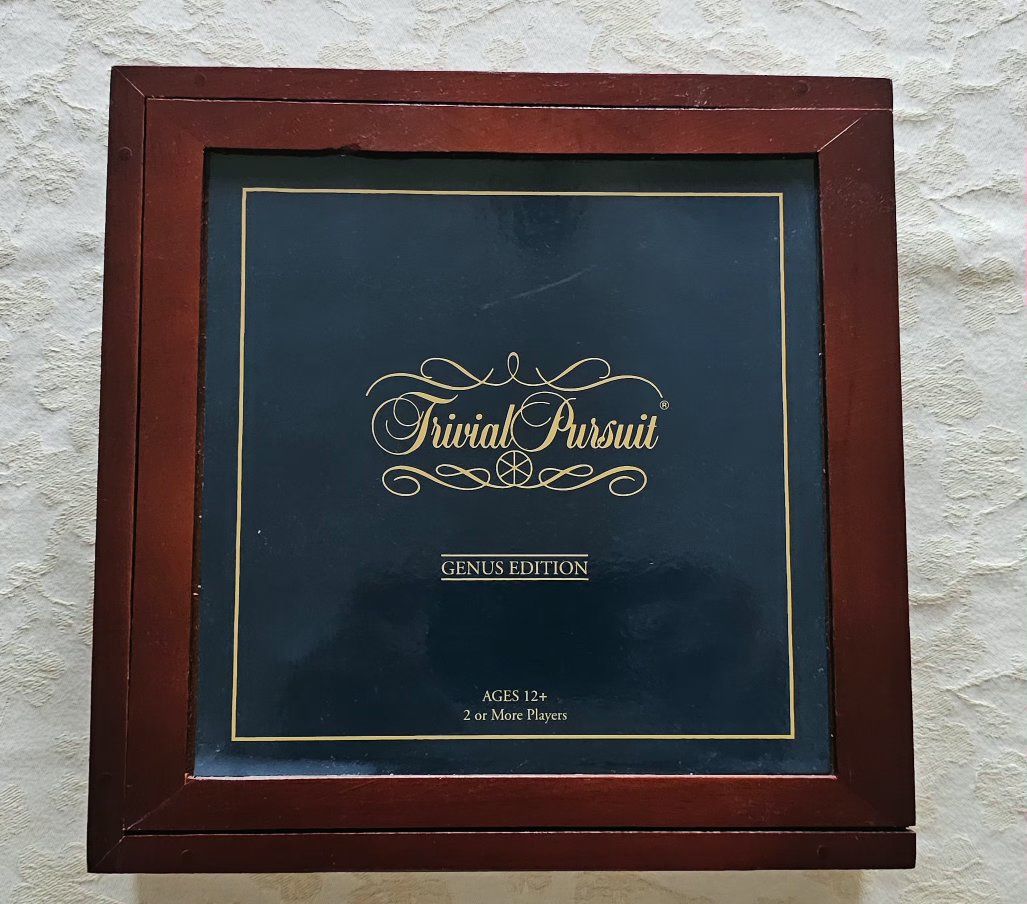 Boardgame  Trivial Pursuit Genius Edition Wooden B