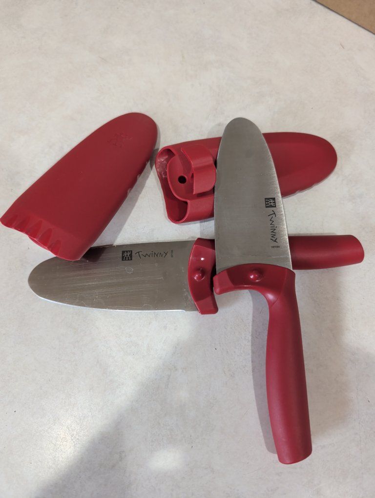 Twinny 2-Piece Stainless Steel Knife Set with Red Handles and Sheaths, Used