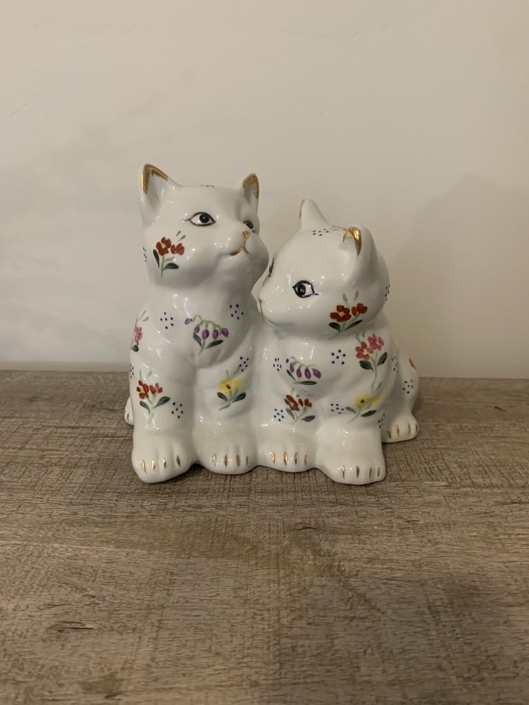 Beautiful Ceramic Kitten Statue