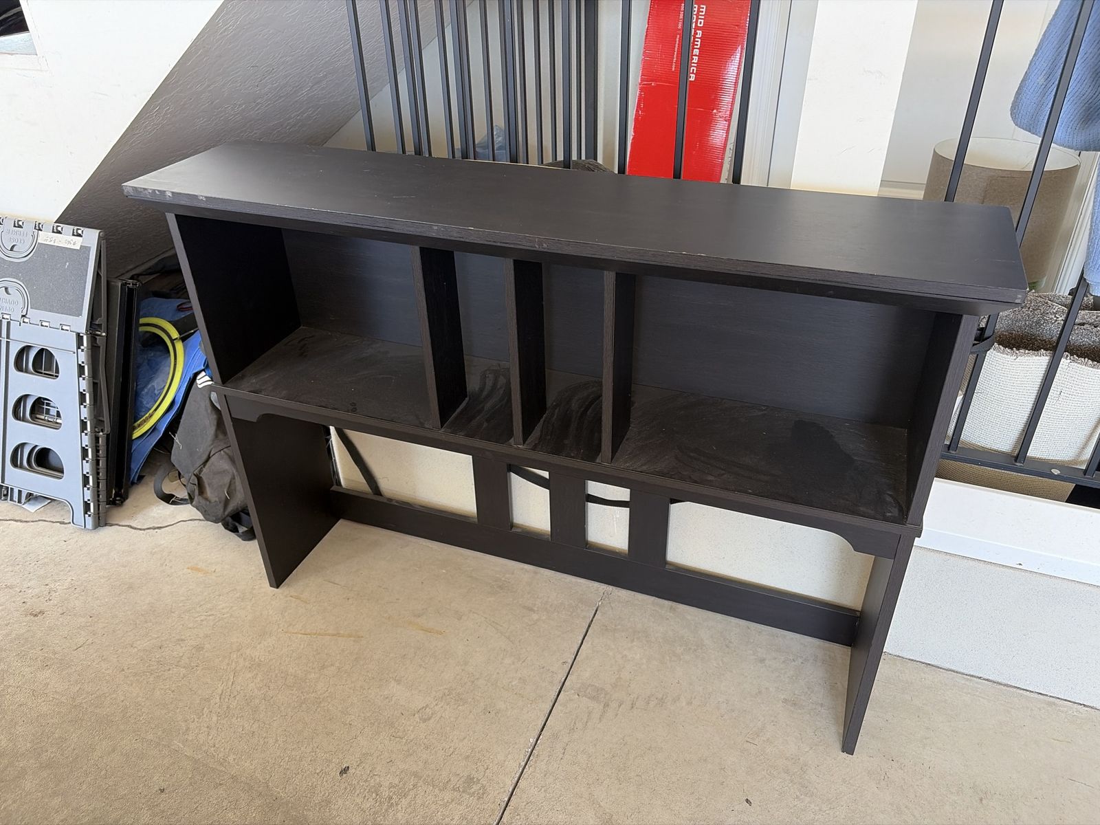 Free desk hutch