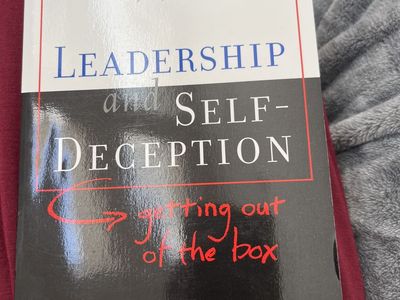 Leadership and Self-Deception by The Arbinger Institute - Business/Psychology Softcover Book