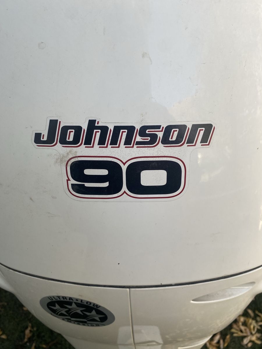 Johnson 90 HP 4-Stroke EFI Outboard Boat Motor (For Parts / Blown Powerhead)