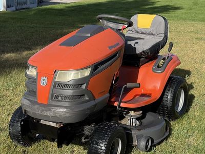 Husqvarna YTH20B42 Riding Lawn Mower - 42" Deck, 20HP Briggs & Stratton Engine