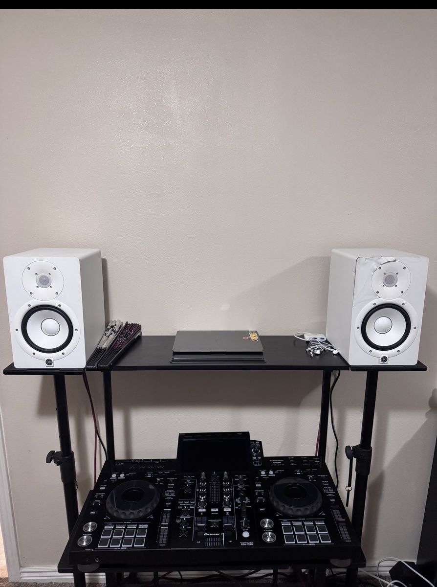XDJ RX3/Yamaha HS7/Stands/table