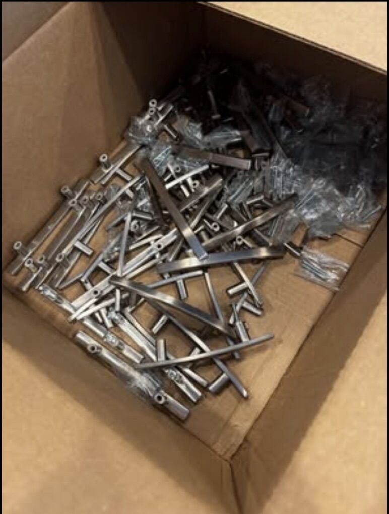 Cabinet Pulls/Drawer Handles (3)
