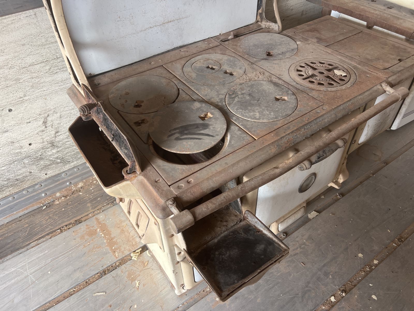Main image 6