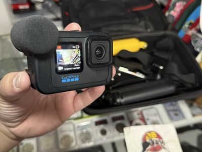 Go Pro Hero 11 W/ Accessories