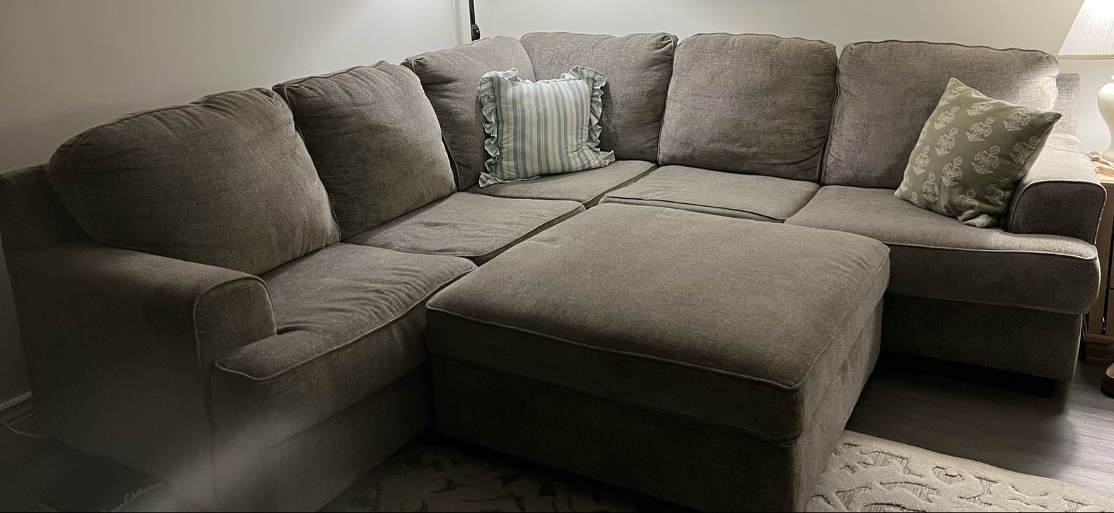 Cozy Grey Sectional Sofa Couch with Ottoman - Great Condition, Perfect for Living Room