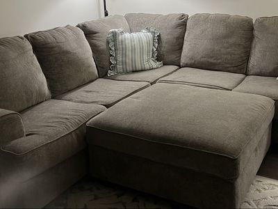 Cozy Grey Sectional Sofa Couch with Ottoman - Great Condition, Perfect for Living Room