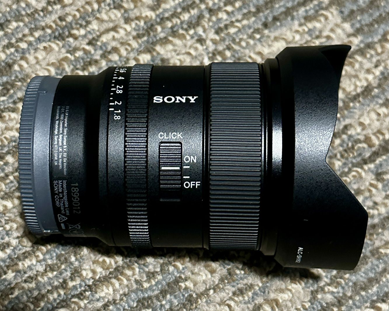 Sony FE 20mm f/1.8 G Full-Frame E-Mount Lens with Lens Hood and Pouch - Excellent Condition, brand new!