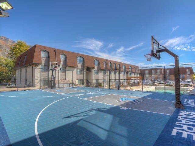 Liberty Square Spring/Summer Apartment