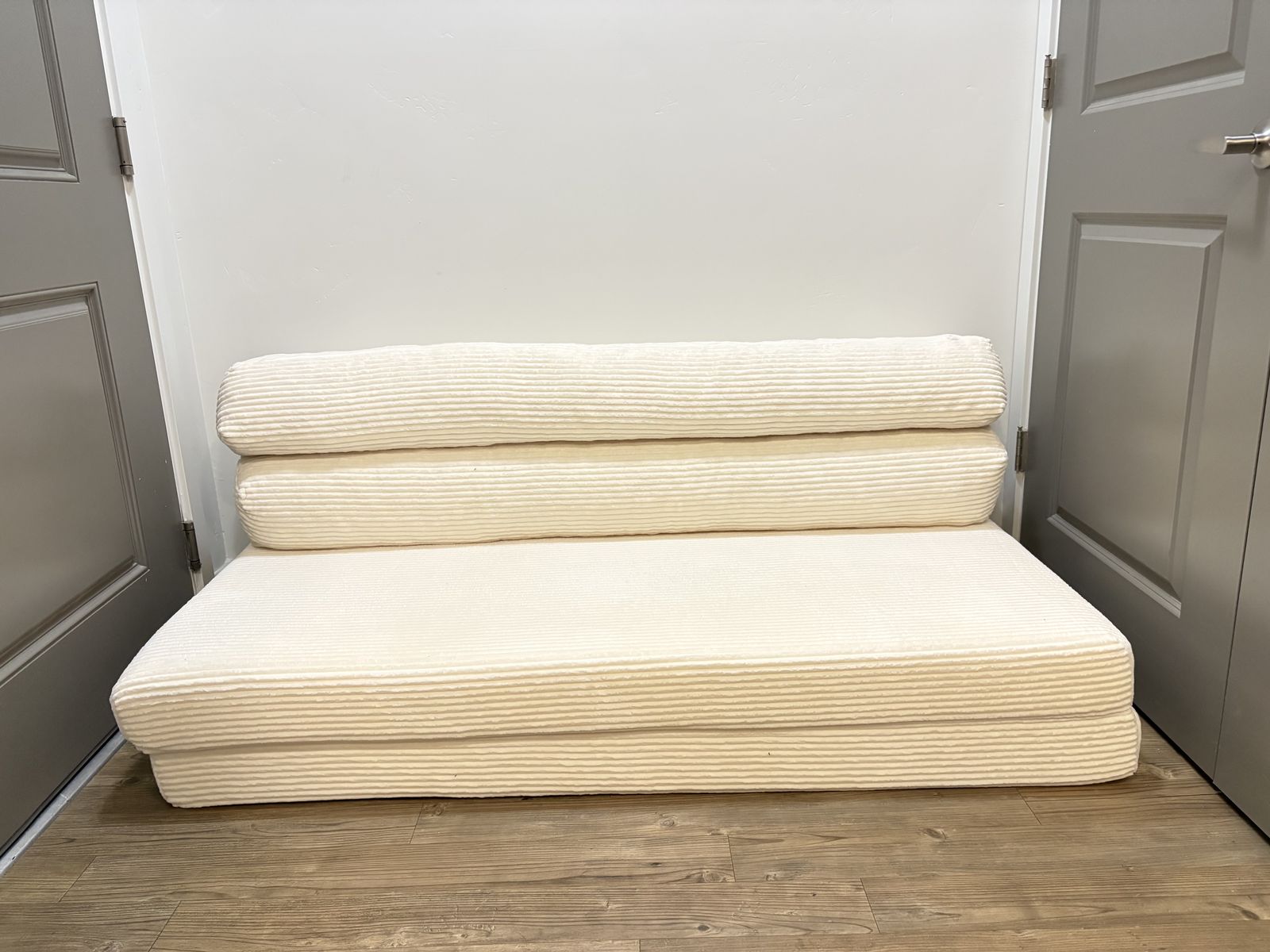 Convertible Folding Sofa Bed / Futon
