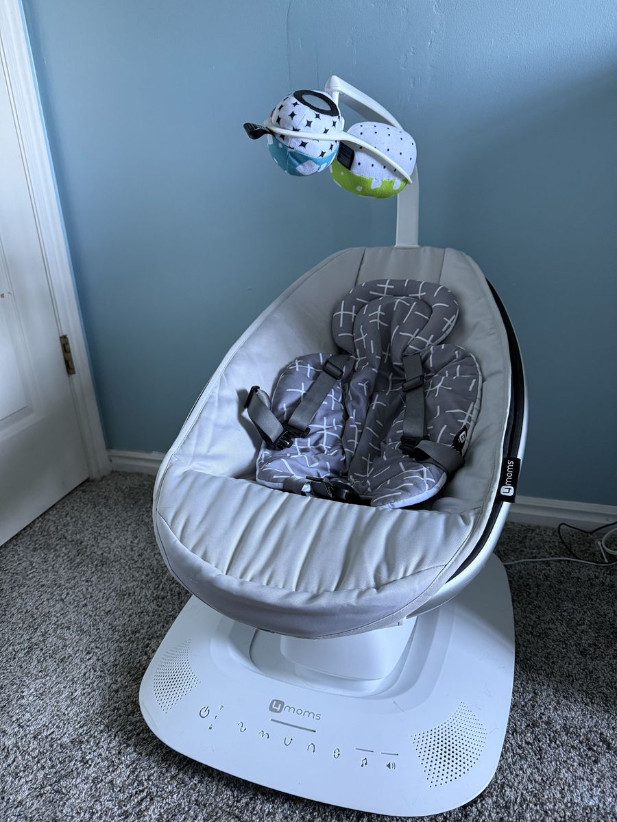 4 moms swing w/ newborn insert