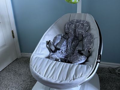4 moms swing w/ newborn insert