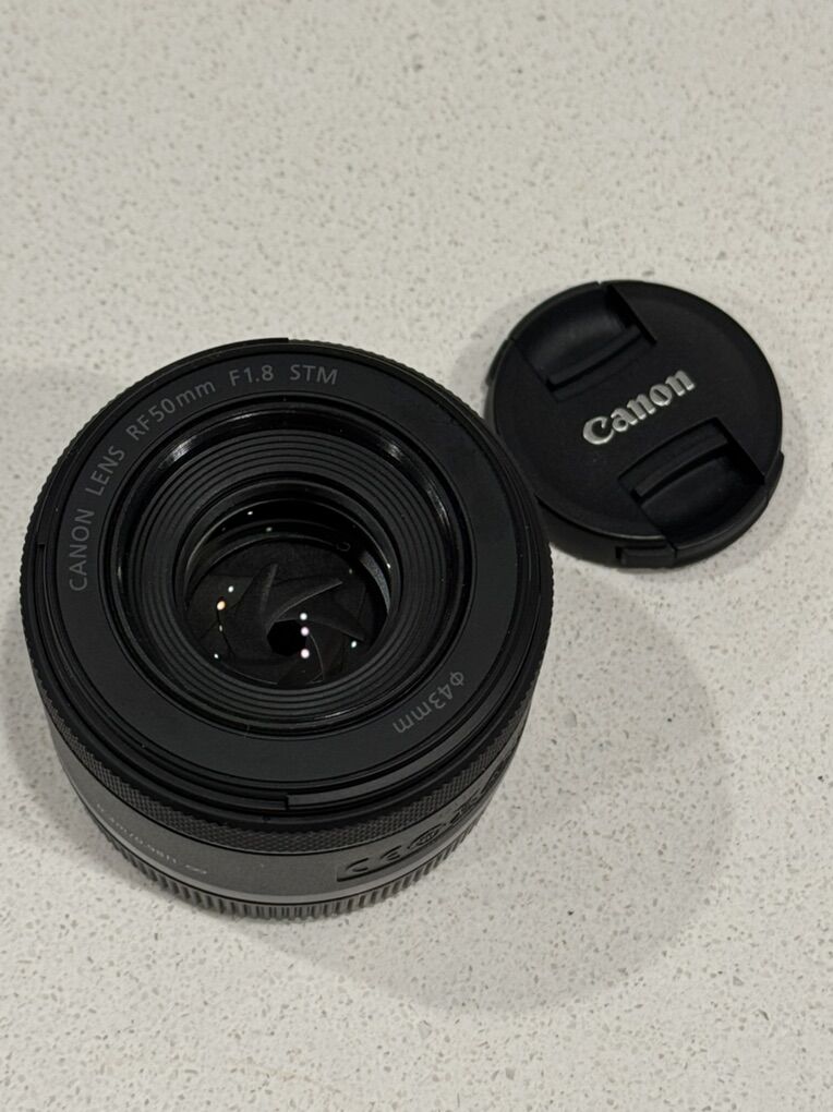 RF50mm F1.8 STM