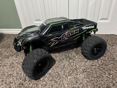 Traxxas X-maxx with batteries, charger and remote. Ready to rip!