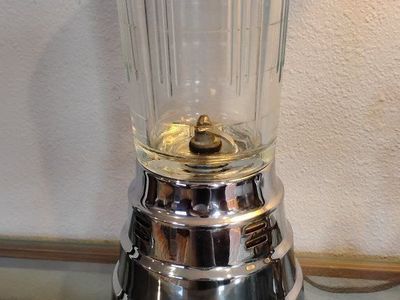Vintage LaBelle Silver Co. retro Blender Classic Chrome Base, Glass Jar, Made in USA
