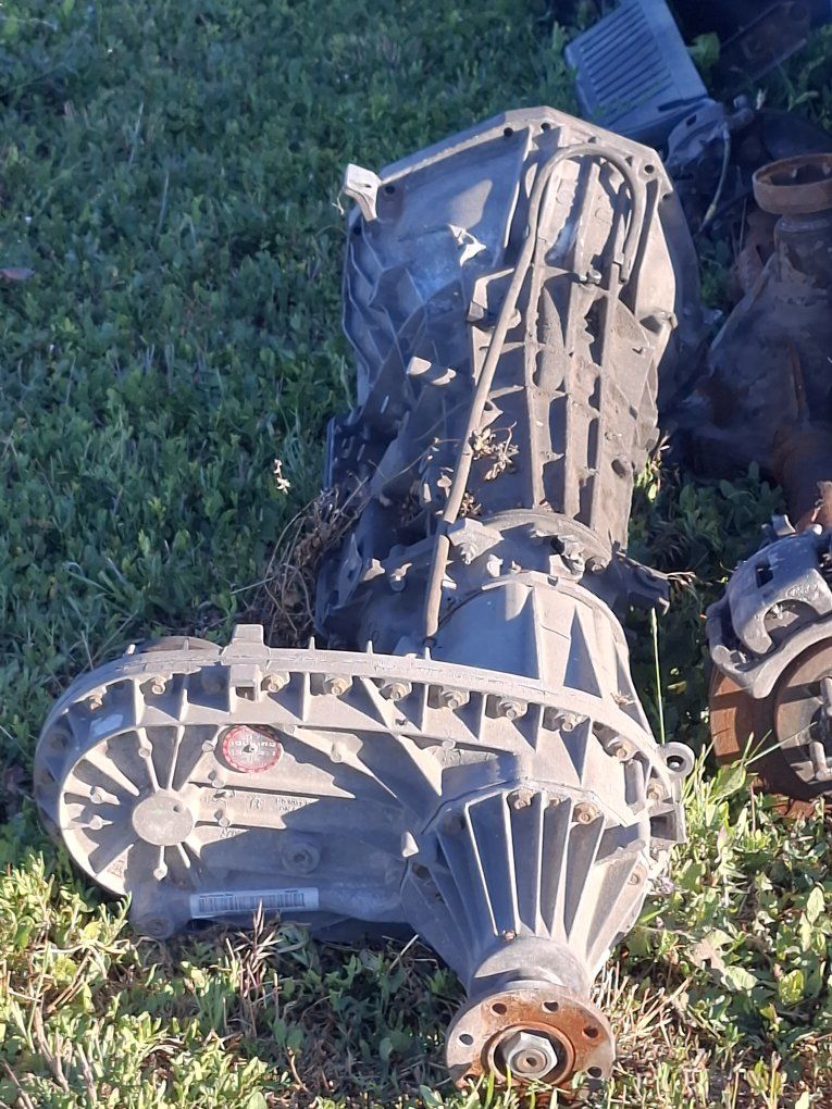 Transfer Case and Transmission Assembly - Used Auto Part 6.0 power stroke it worked when pulled