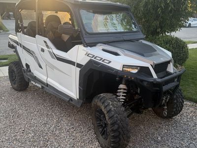 Polaris General 1000 4-Seat UTV - White / Black
