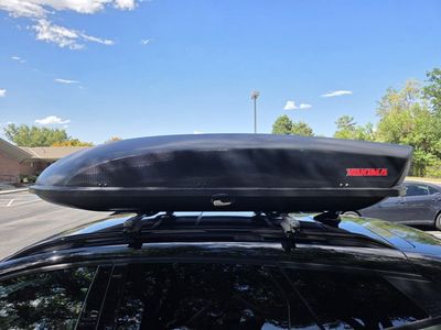 Yakima Skybox 21 Carbonite Dual Opening W/Locks