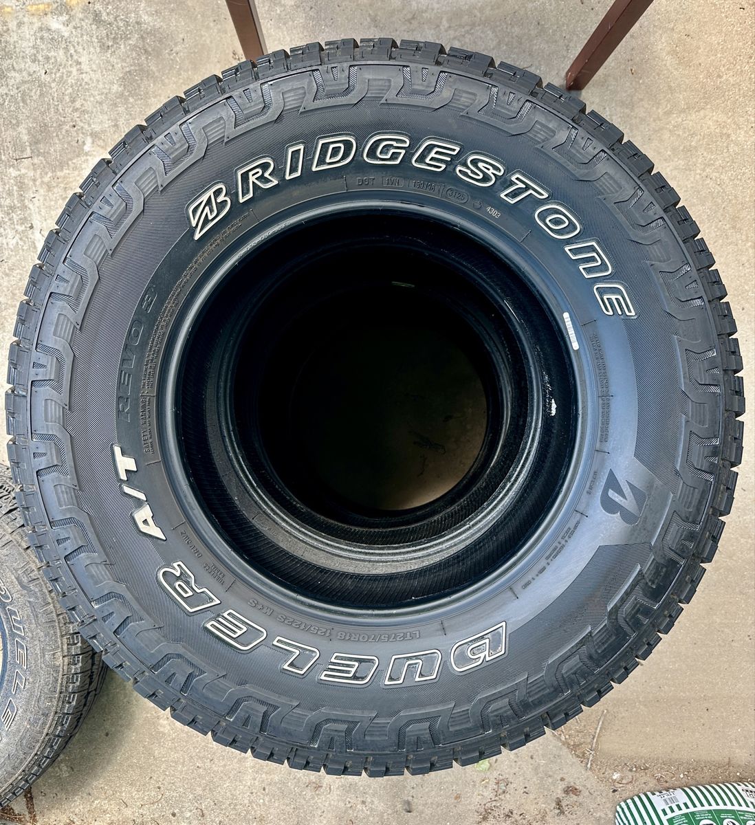 LT 275/70r18 tires Bridgestone Dueler A/T All-Terrain Truck Tires Set of 4 tires ford f-150 f-250 f-350 f150 Tundra like new