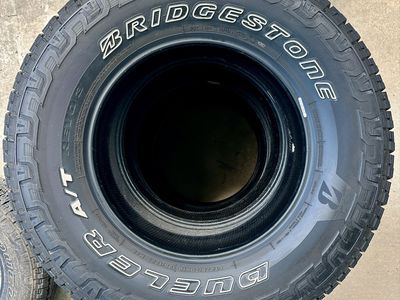 LT 275/70r18 tires Bridgestone Dueler A/T All-Terrain Truck Tires Set of 4 tires ford f-150 f-250 f-350 f150 Tundra like new