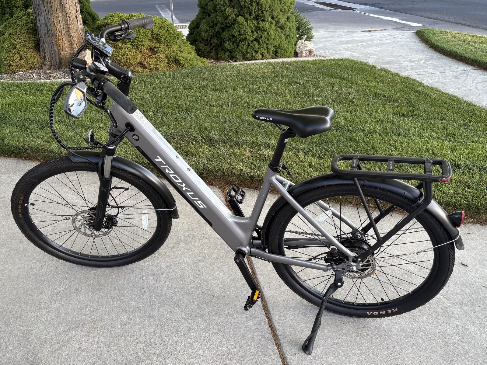 Troxus Trax LT Step e-Bike and Bike Rack