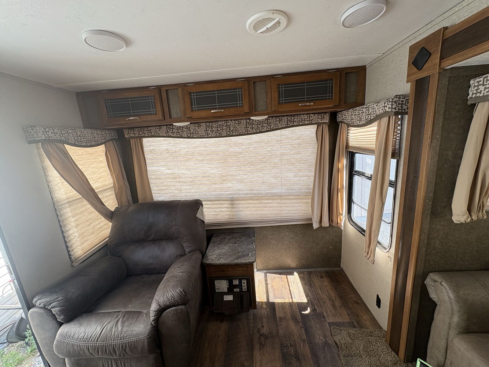 2017 Keystone Springdale 29' Travel Trailer/RV
