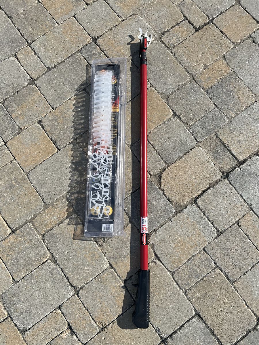 No Ladder Pro--House/Christmas Light Hanger