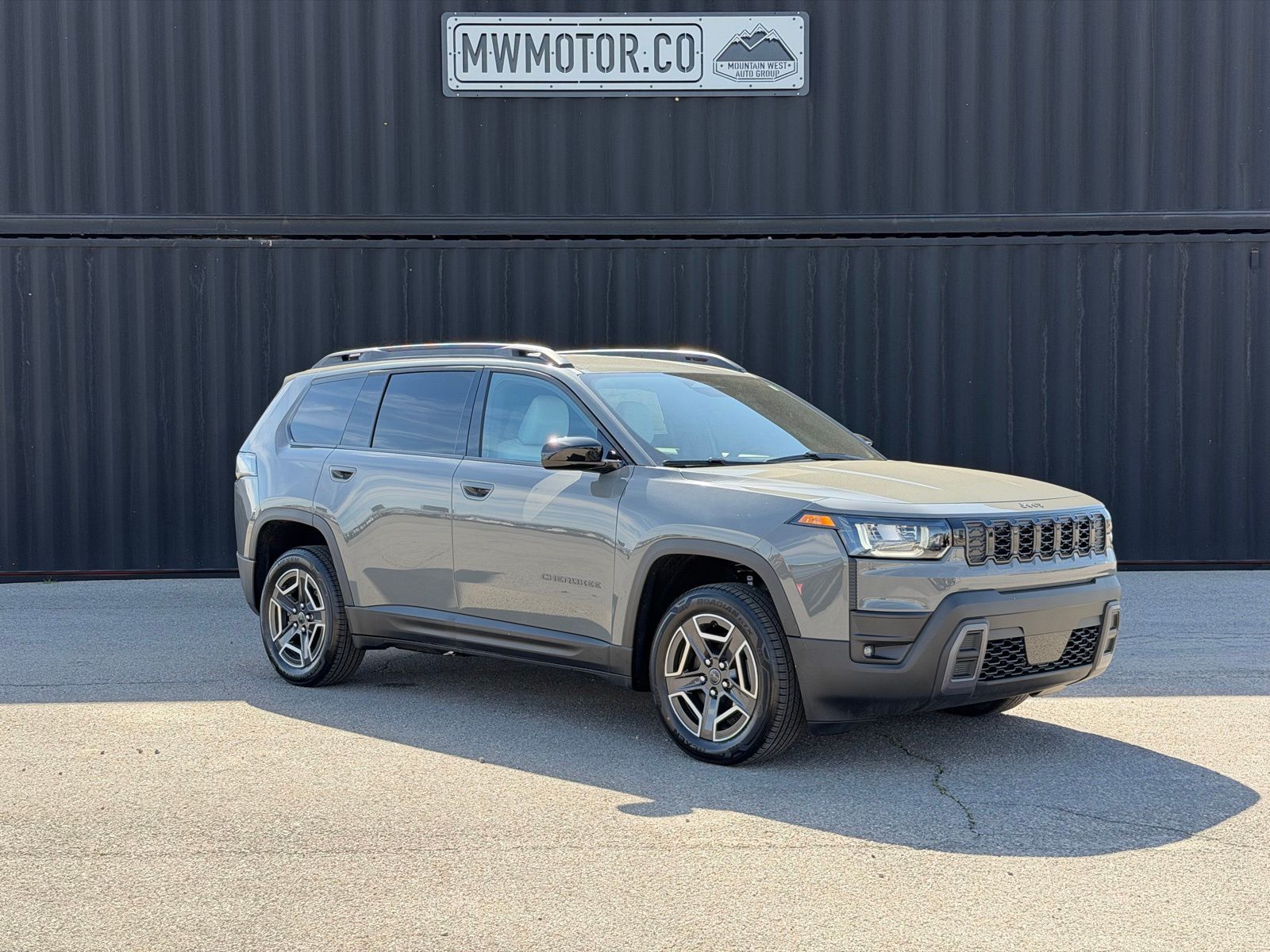 2026 Jeep Cherokee Laredo