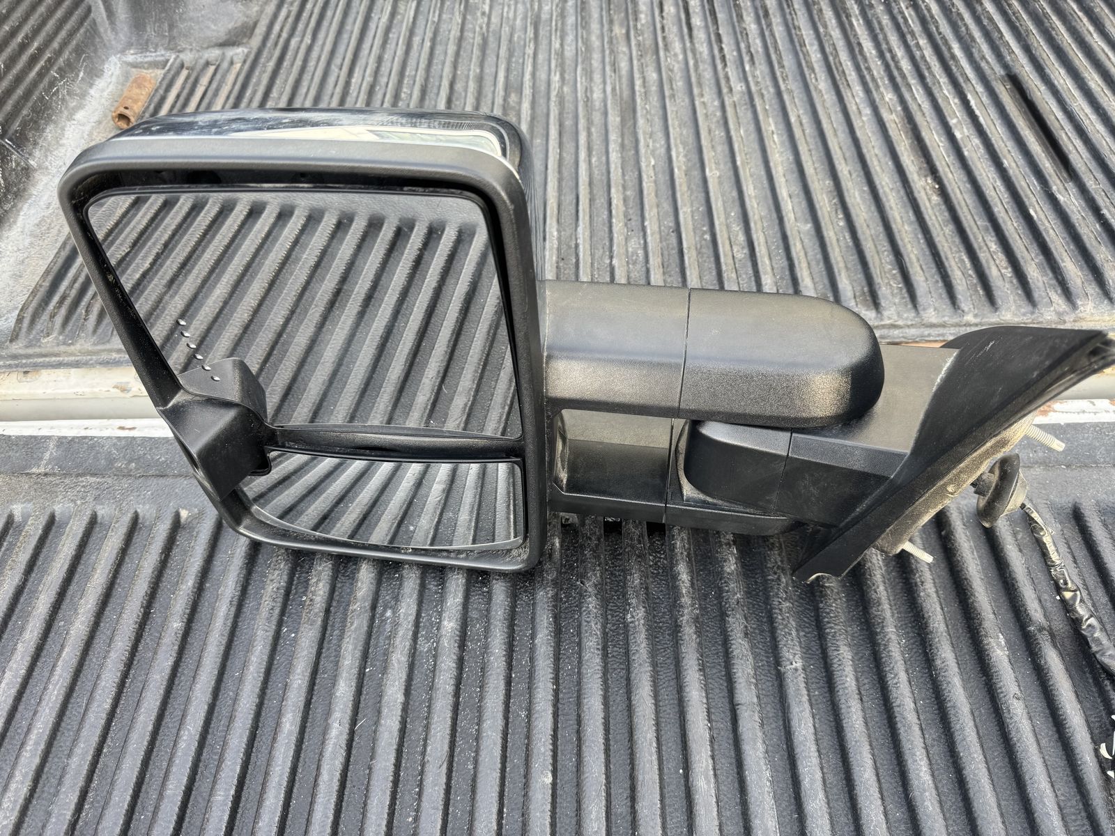 OEM 2015-2018 chevy Silverado Left Towing Mirror