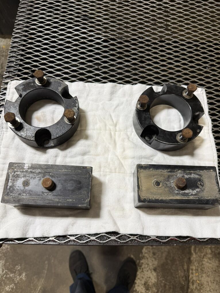 3 Front / 2 Rear Leveling Kit- Toyota Tacoma