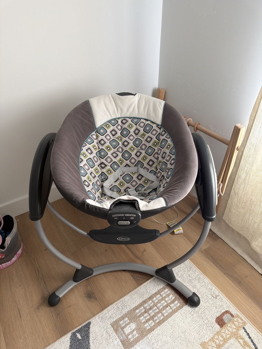 Graco Soothing Vibration Baby Swing - Grey & Patterned Seat