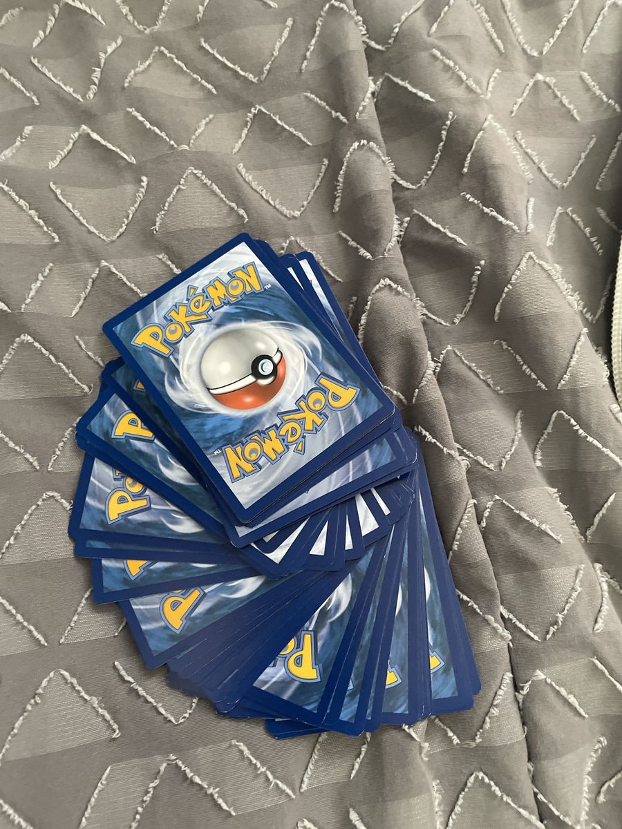 Pokémon TCG Trading Cards Bulk Lot Stack. 145 count