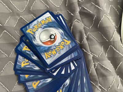 Pokémon TCG Trading Cards Bulk Lot Stack. 145 count