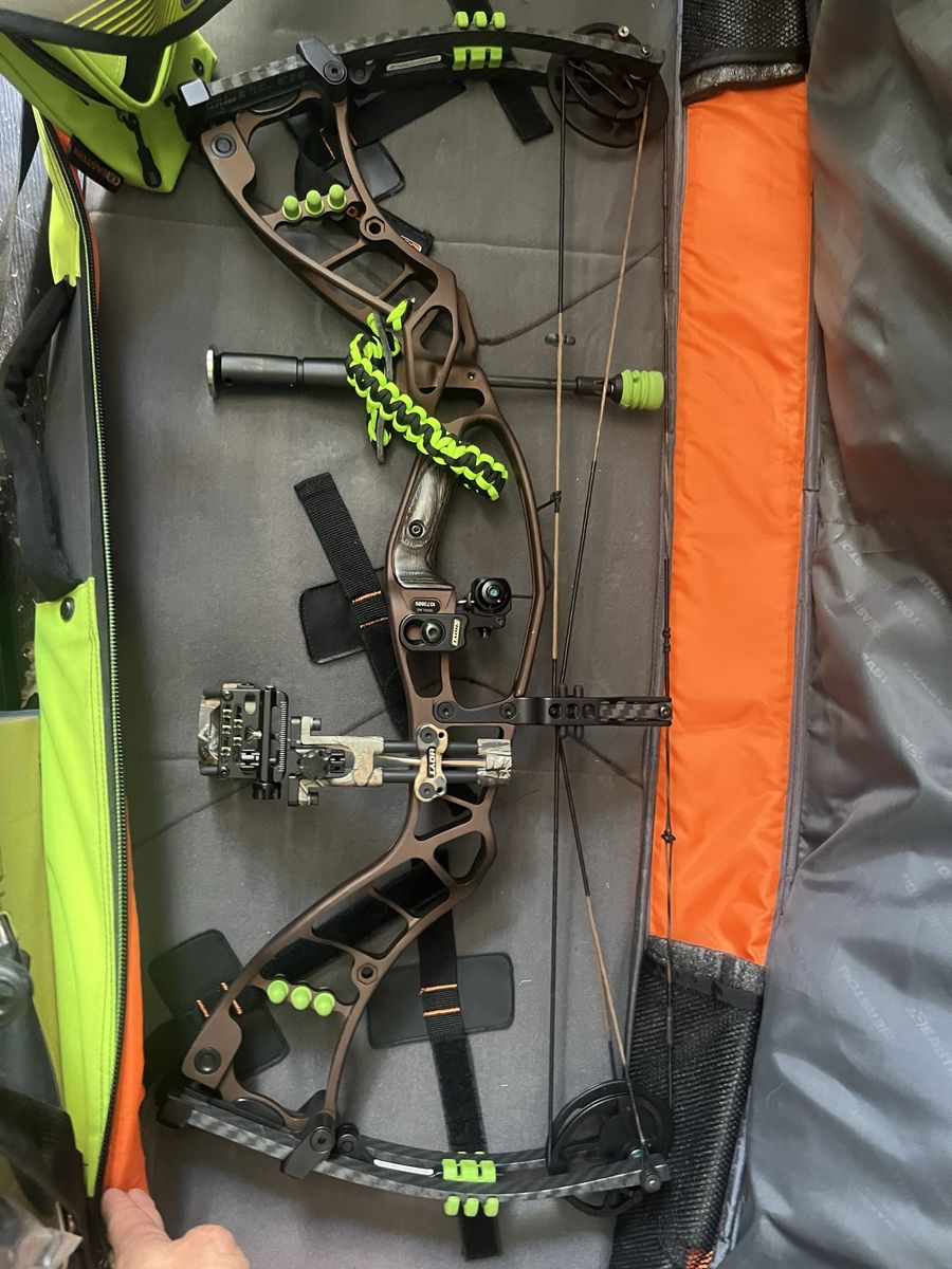 Nitrum 30 Hoyt bow and EXTRAS 