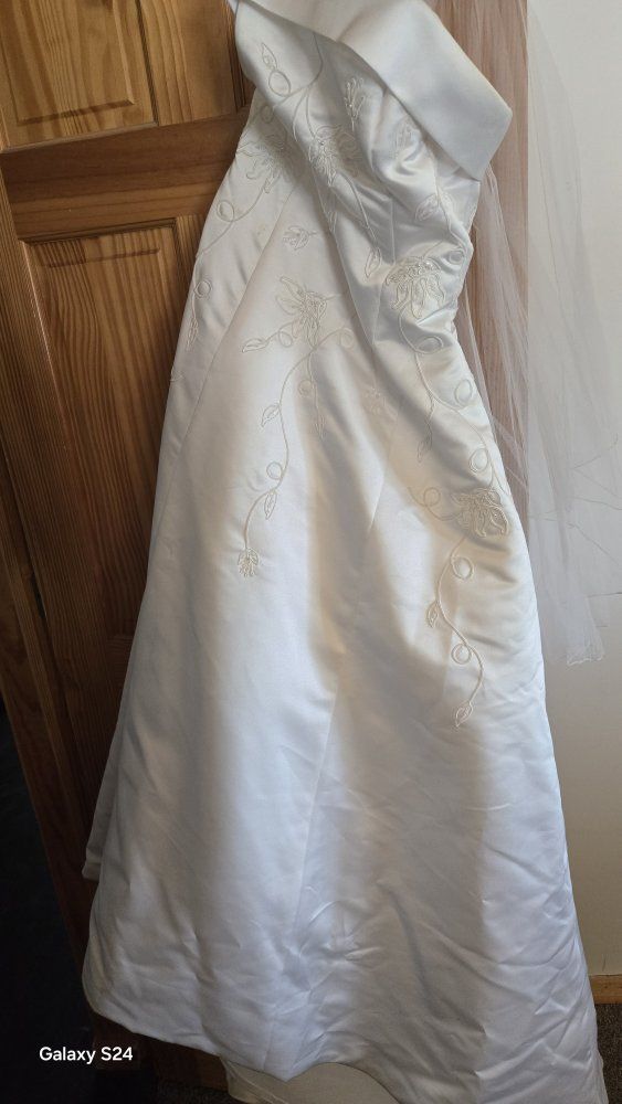 wedding dress