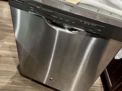 GE Built-In Stainless Steel Dishwasher - Needs Repair (Circulation Pump Issue)