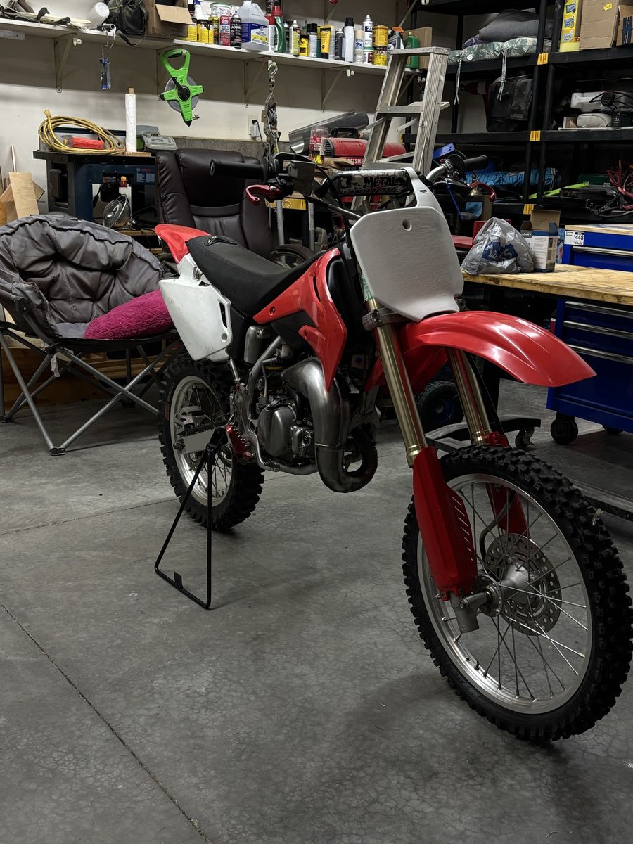 CR85R DIRTBIKE 2,000$ want gone asap