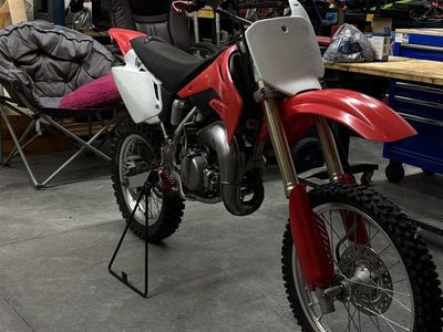 CR85R DIRTBIKE 2,000$ want gone asap
