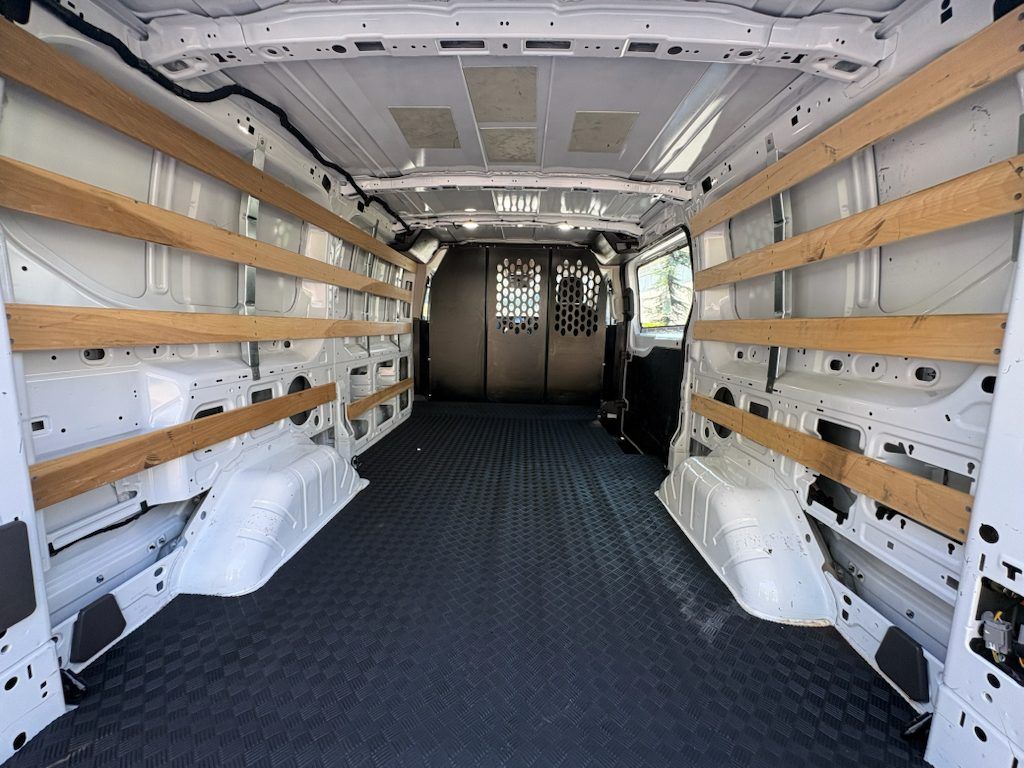 Main image 33