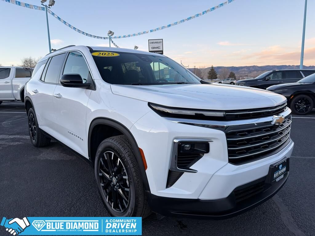 2025 Chevrolet Traverse LT