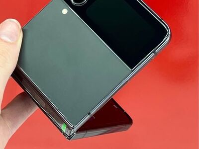 Galaxy Z Flip 4, 128GB - Unlocked
