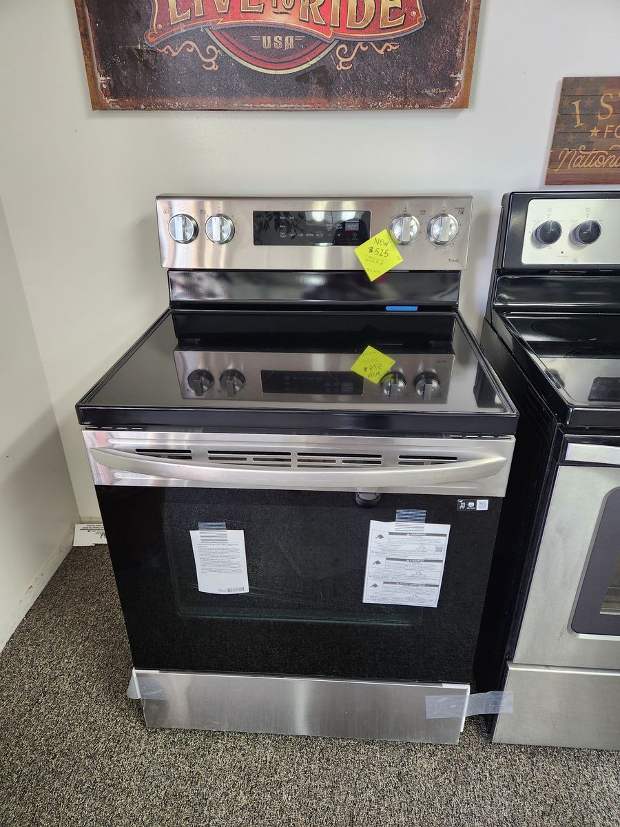 STUNNING BRAND NEW! LG THINQ STAINLESS STEEL GLASS TOP RANGE!